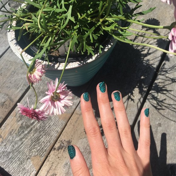 Meet your Posher, Rach & Kae - Picture 3 of 3